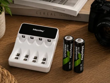 Зарядно за акумулаторни батерии AA/AAA, 4 слота, LCD, USB-C, C704Y4