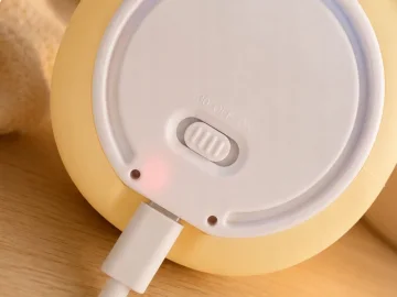 Силиконова нощна лампа капибара, RGB, USB-C, таймер 30 минути