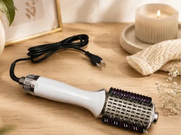 Сешоар четка с йонизация 1000 W за сушене и оформяне на коса – бяла