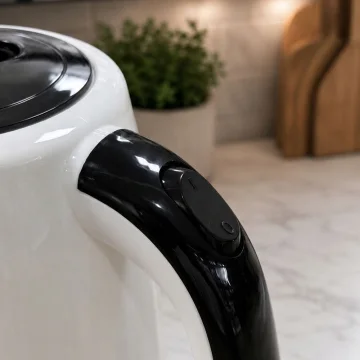 Електрическа кана 2,3 л, 1500 W с LED индикация и основа 360° – бяла