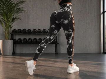 Дамски спортен клин с висока талия и push-up ефект, S/M – черно и бяло