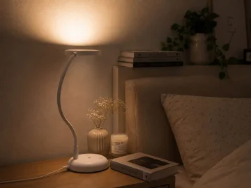 LED настолна лампа с гъвкаво рамо, димиране и USB-C, бяла, 53 см