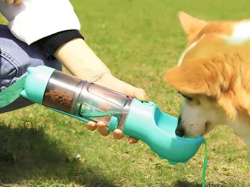 Бутилка за кучета и котки 4 в 1 с поилка и торбички, 300 ml