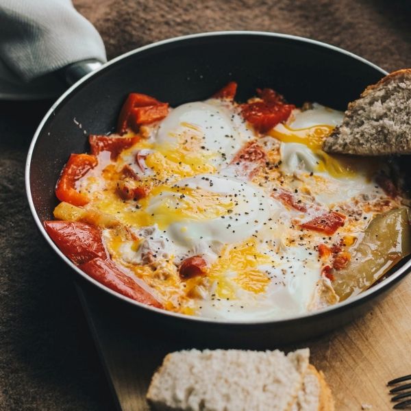 Пикантни пържени яйца - любима рецепта от детството