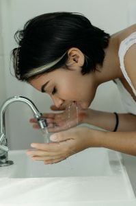 7 често срещани грешки, които правите, когато миете лицето си
