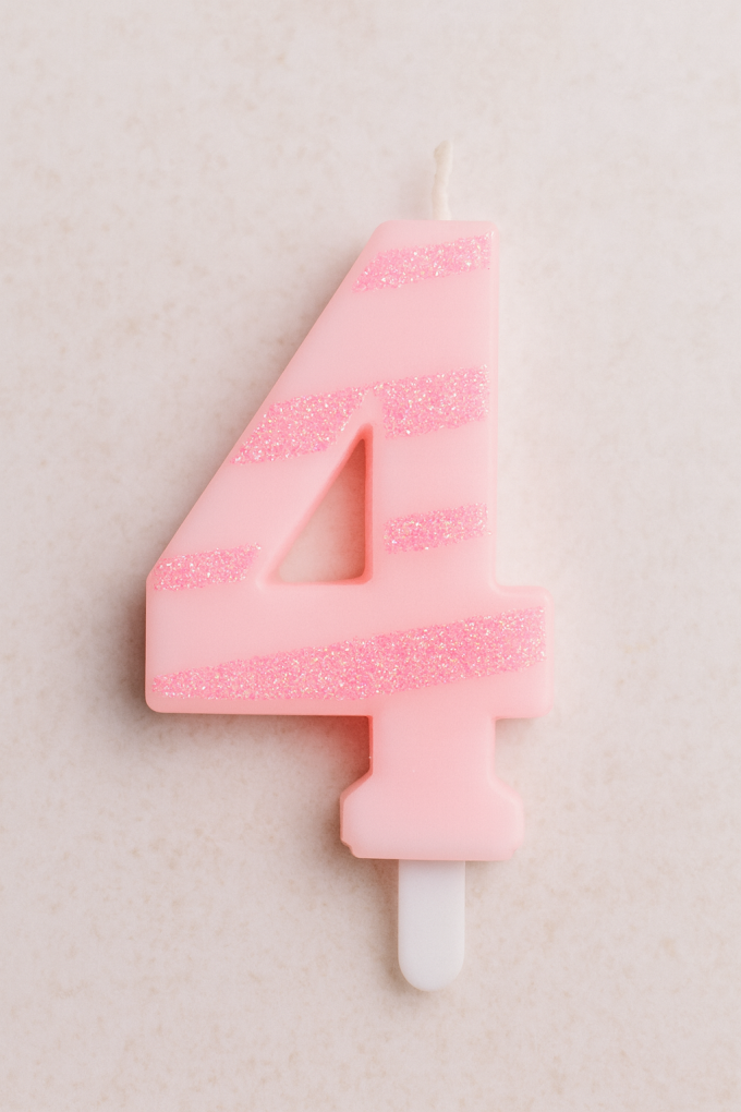 Свещ за торта - цифра 4 - розово райе