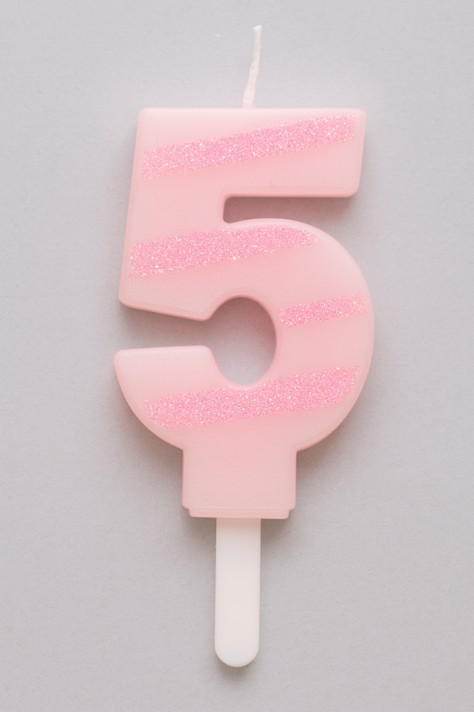 Свещ за торта - цифра 5 - розово райе