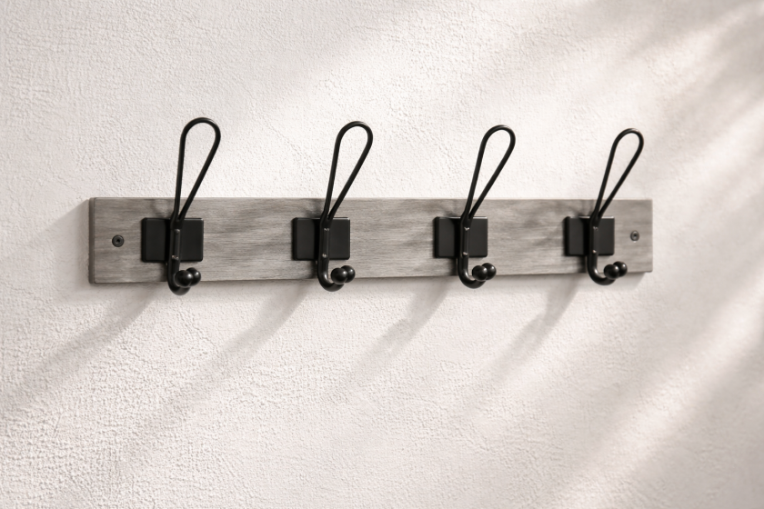 Дървена закачалка за стена с 4 кукички - 45 x 7 x 1,2 см.