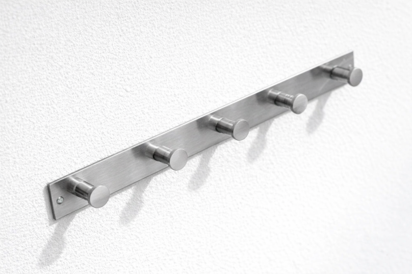 Метална закачалка за стена с 5 кукички - 43 x 4 см.