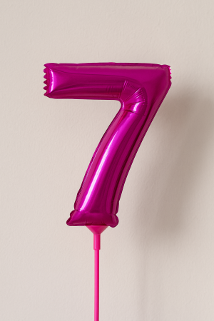 Парти балон - цикламен - цифра 7 - 30 х 12 см.