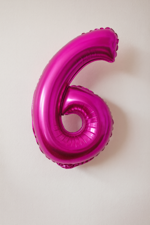 Парти балон - цикламен - цифра 6 - 48 х 26 см.