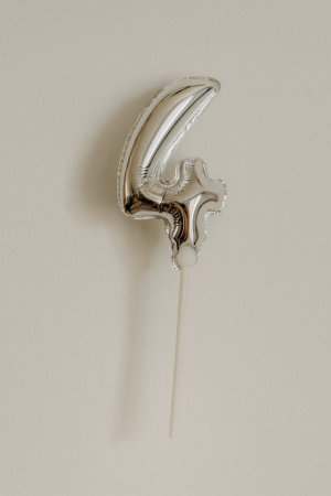 Парти балон - сребрист - цифра 4 - 15 см.