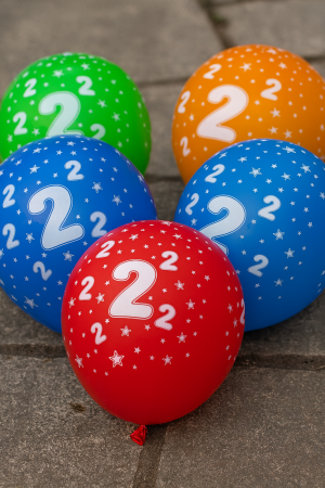 Парти балони - цветни - цифра 2 - 30 см. - 5 бр.
