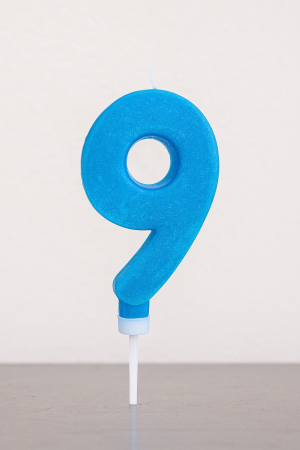 Свещ за торта - цифра 9 - синя - брокат