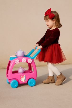 Детска масичка с колелца за сервиране на чай с 14 аксесоара