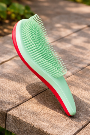 Четка за коса - червено и зелено - 17 см.