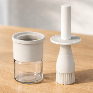 Стъклена бутилка за зехтин със силиконова четка 250 мл.